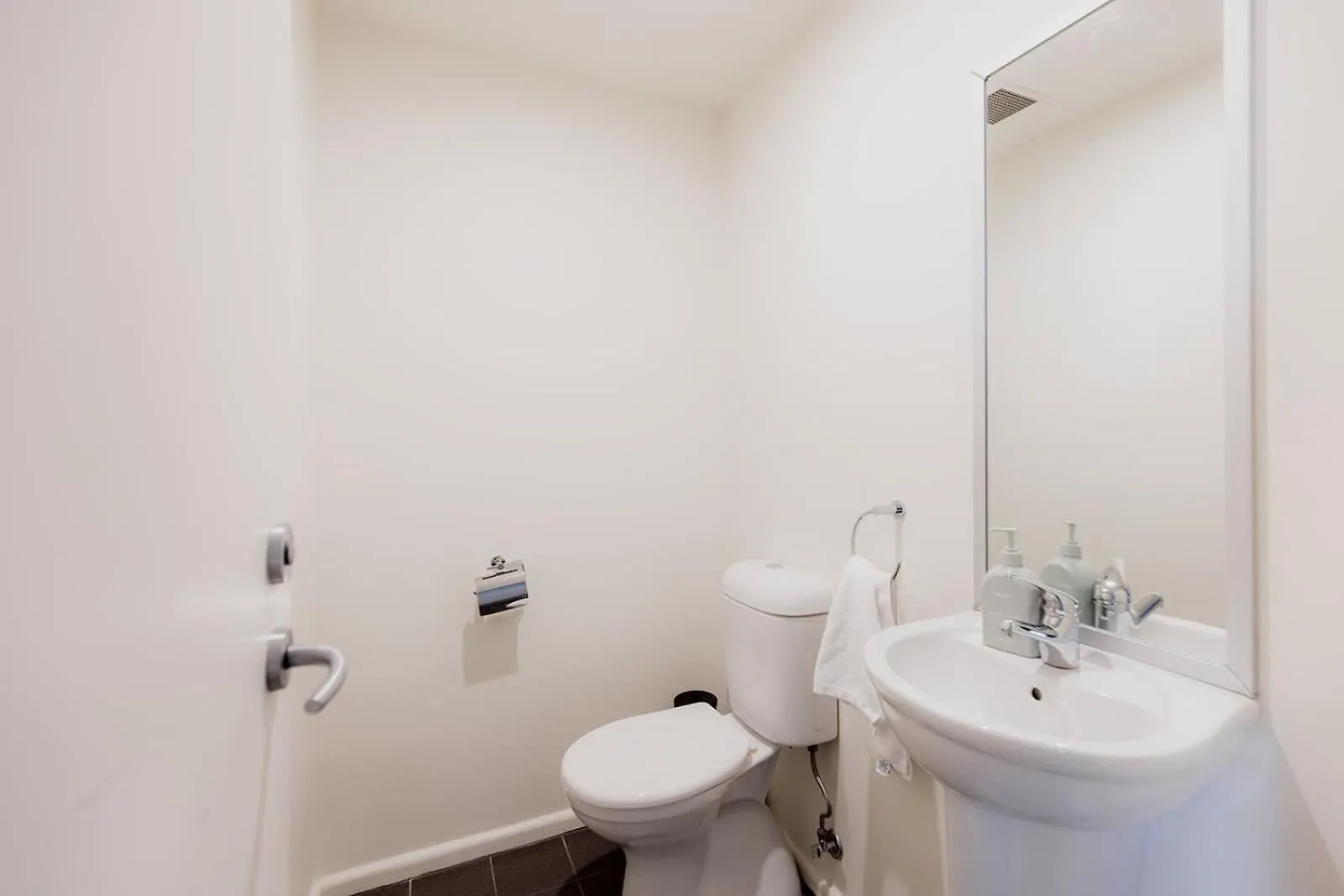 Inner-City 2 Bedroom Apartment - Perfectly Located Hobart 0*,
